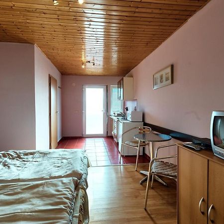 Apartmanovy Dom Red Hotell Podhájska Eksteriør bilde