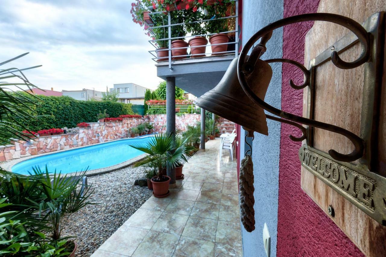 Apartmanovy Dom Red Hotell Podhájska Eksteriør bilde