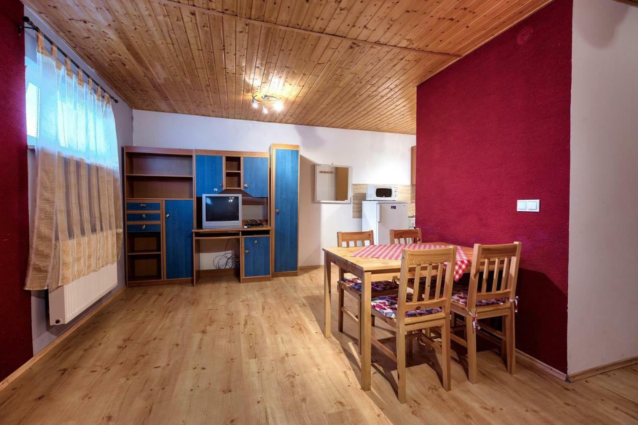 Apartmanovy Dom Red Hotell Podhájska Eksteriør bilde