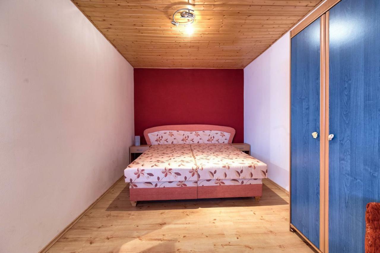 Apartmanovy Dom Red Hotell Podhájska Eksteriør bilde