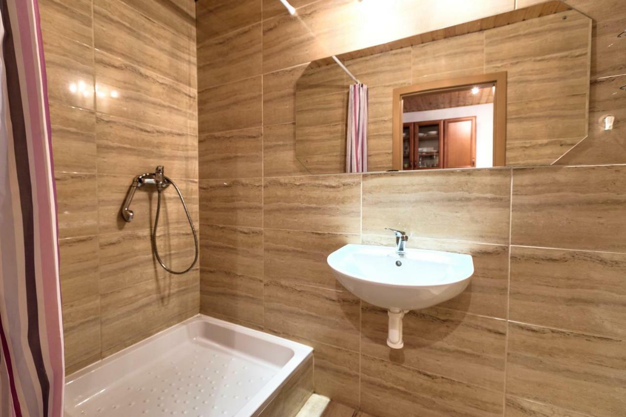 Apartmanovy Dom Red Hotell Podhájska Eksteriør bilde