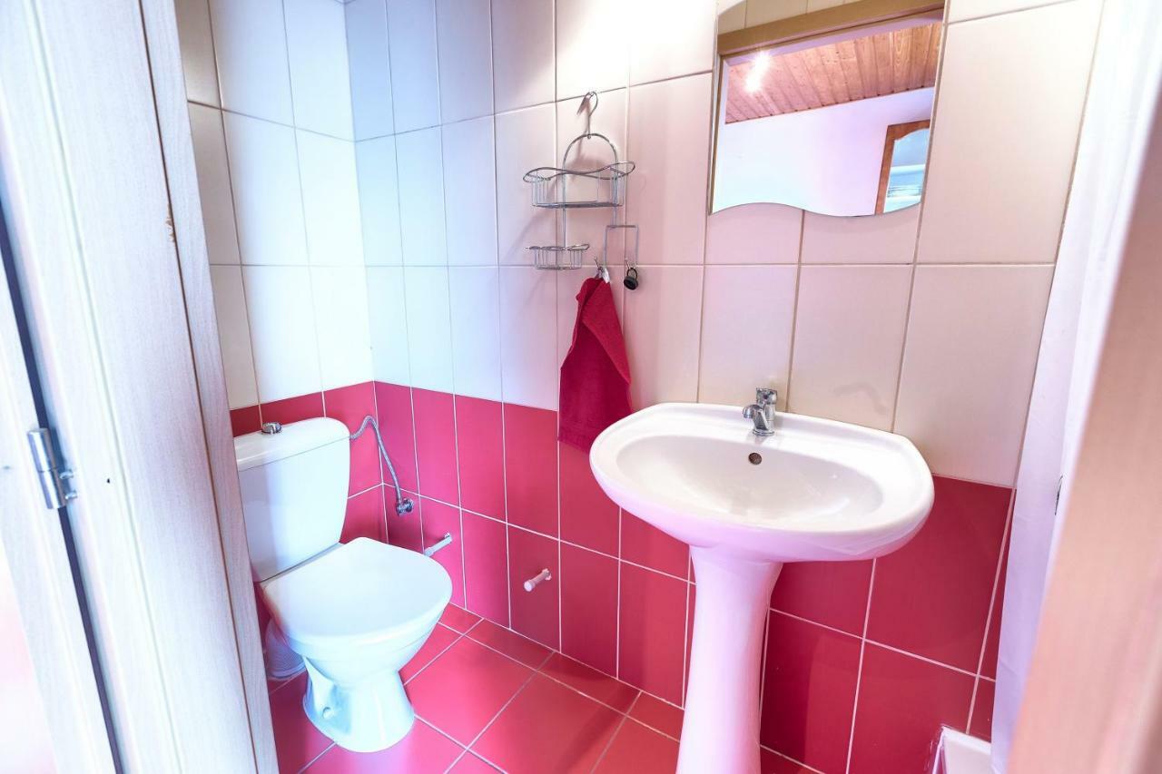 Apartmanovy Dom Red Hotell Podhájska Eksteriør bilde