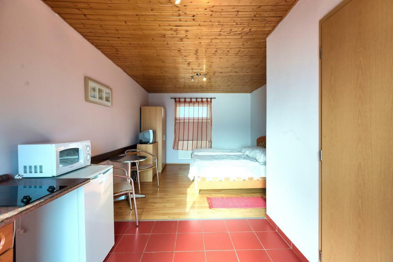 Apartmanovy Dom Red Hotell Podhájska Eksteriør bilde
