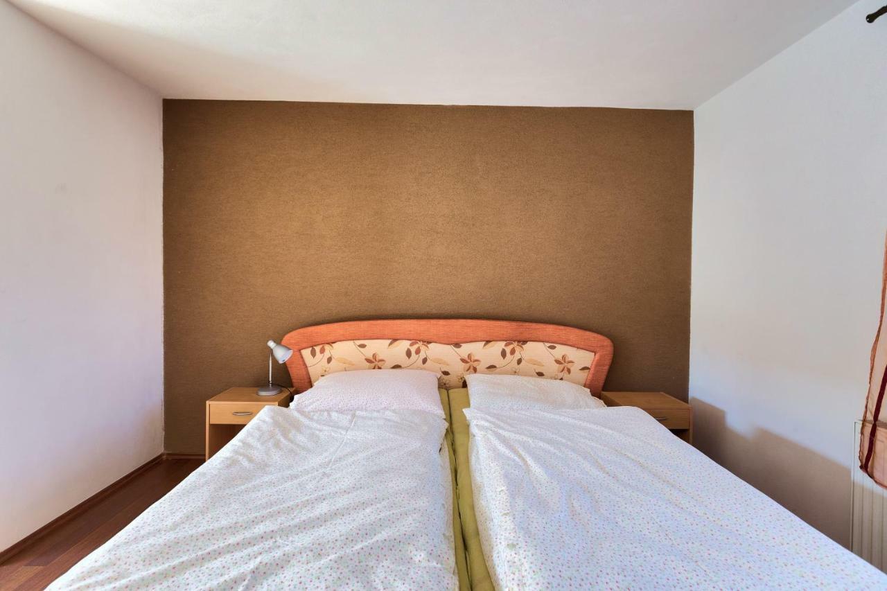 Apartmanovy Dom Red Hotell Podhájska Eksteriør bilde