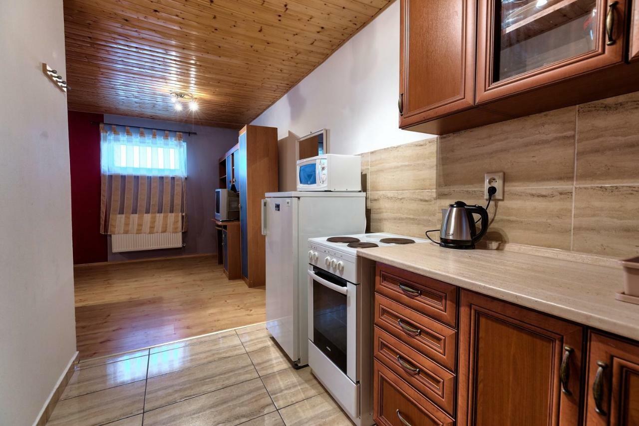 Apartmanovy Dom Red Hotell Podhájska Eksteriør bilde