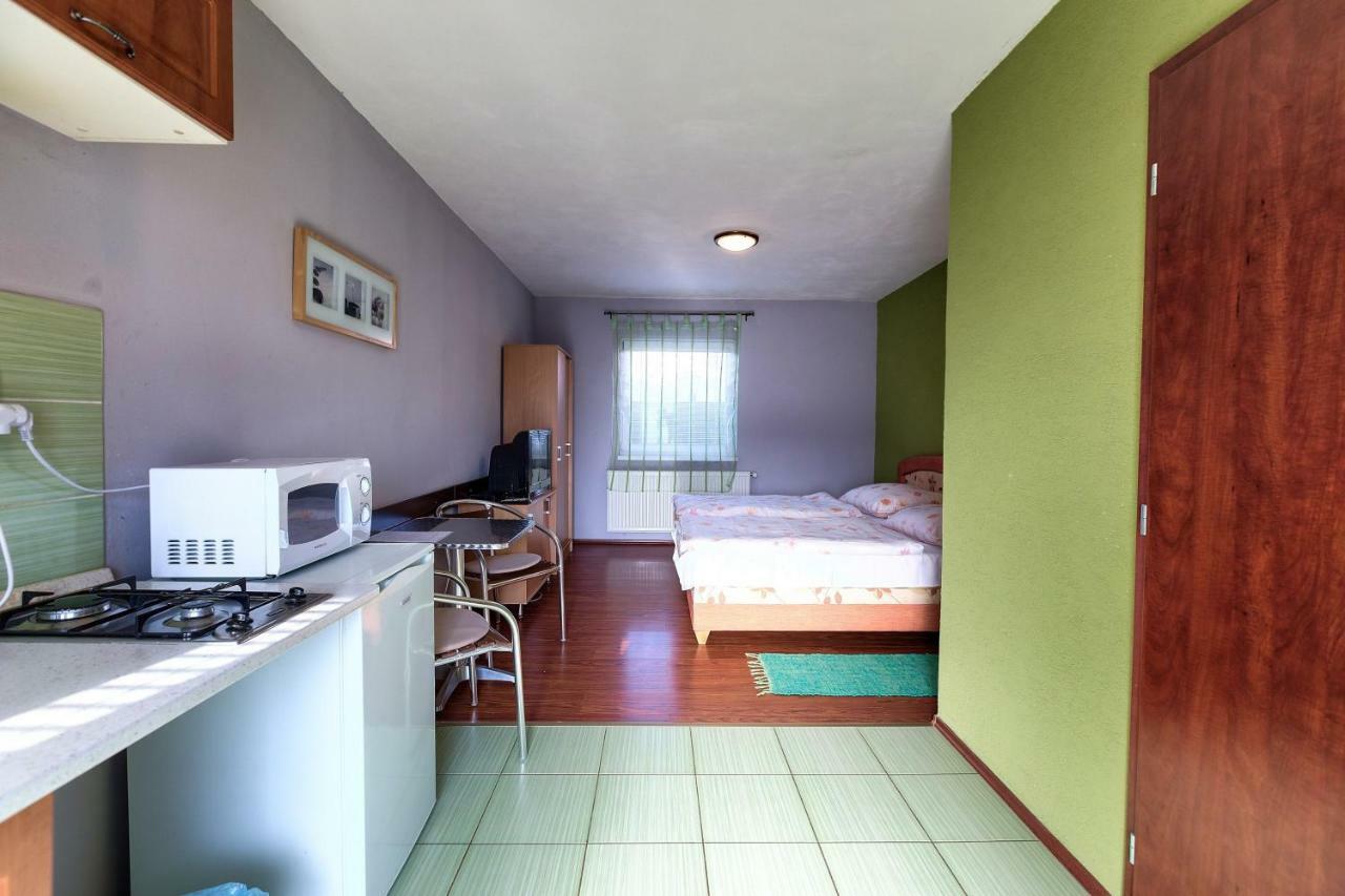 Apartmanovy Dom Red Hotell Podhájska Eksteriør bilde
