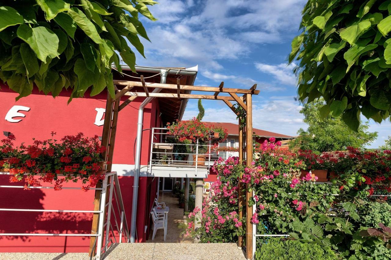 Apartmanovy Dom Red Hotell Podhájska Eksteriør bilde