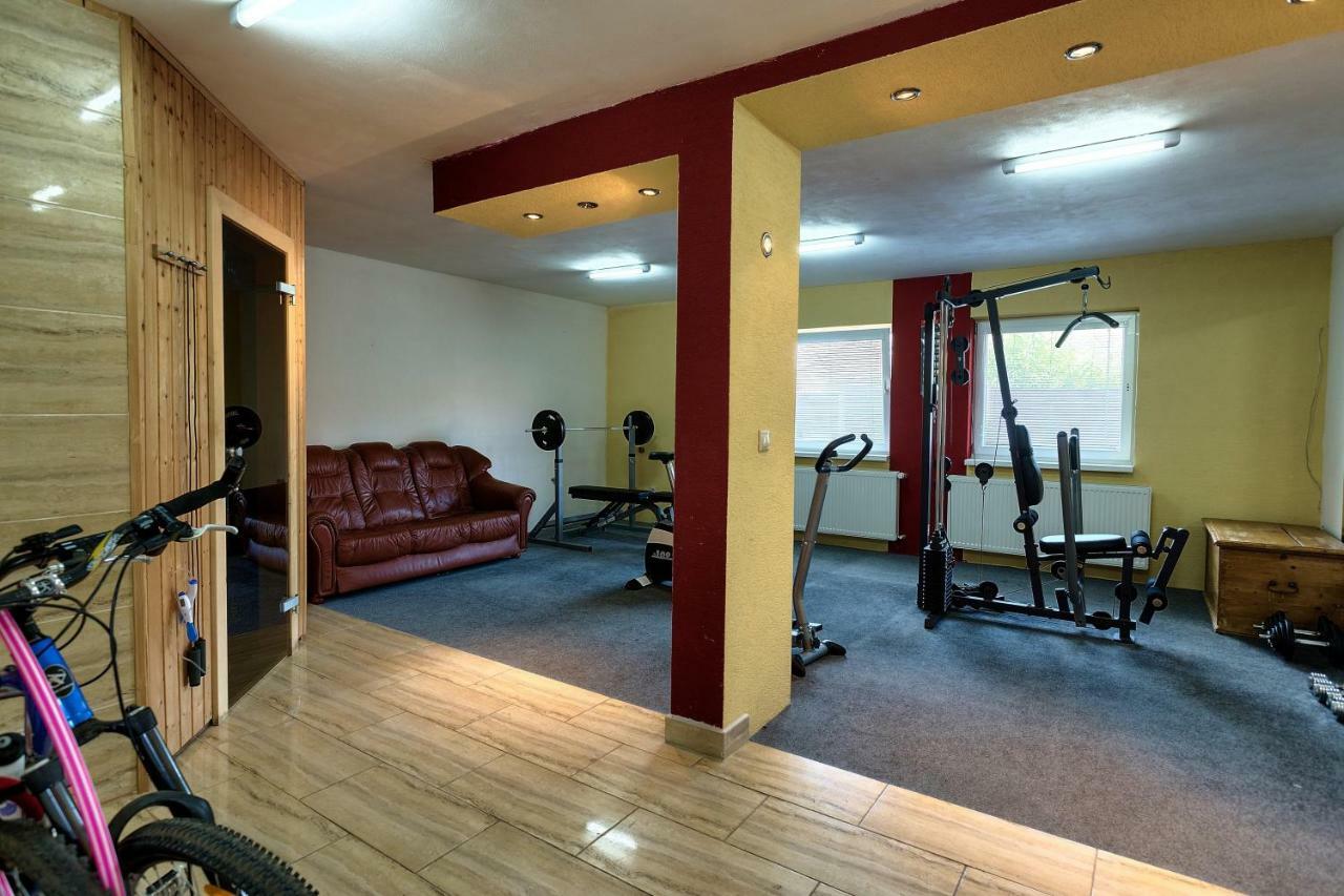 Apartmanovy Dom Red Hotell Podhájska Eksteriør bilde