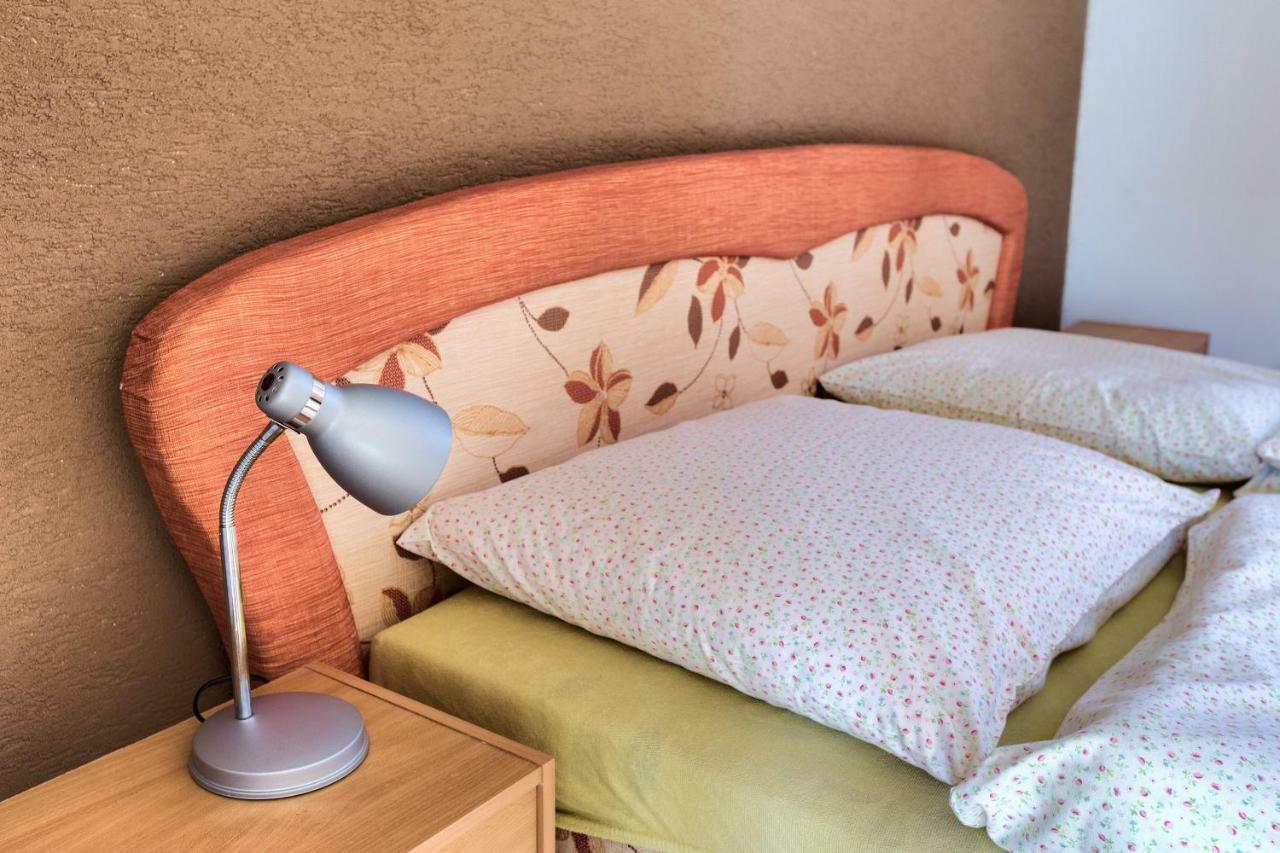 Apartmanovy Dom Red Hotell Podhájska Eksteriør bilde