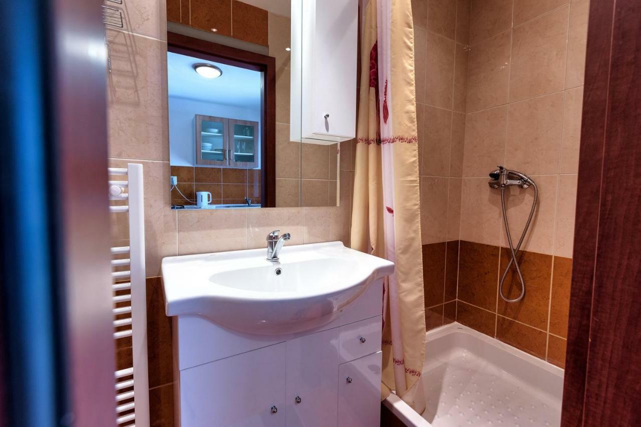Apartmanovy Dom Red Hotell Podhájska Eksteriør bilde
