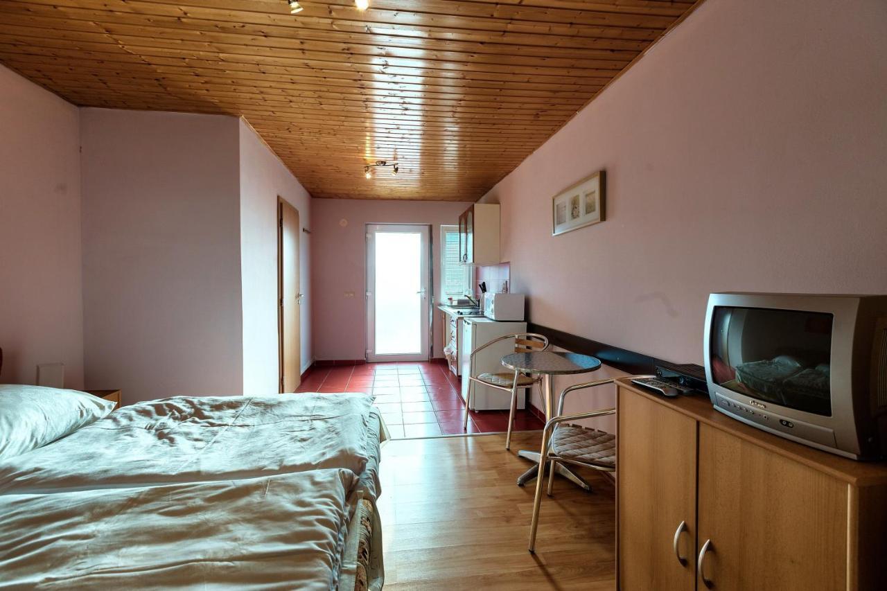 Apartmanovy Dom Red Hotell Podhájska Eksteriør bilde