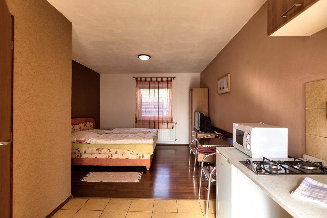 Apartmanovy Dom Red Hotell Podhájska Eksteriør bilde