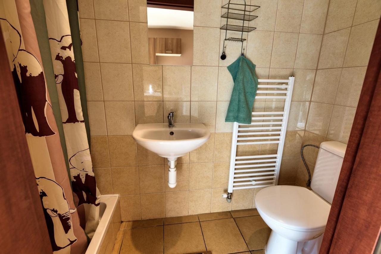 Apartmanovy Dom Red Hotell Podhájska Eksteriør bilde